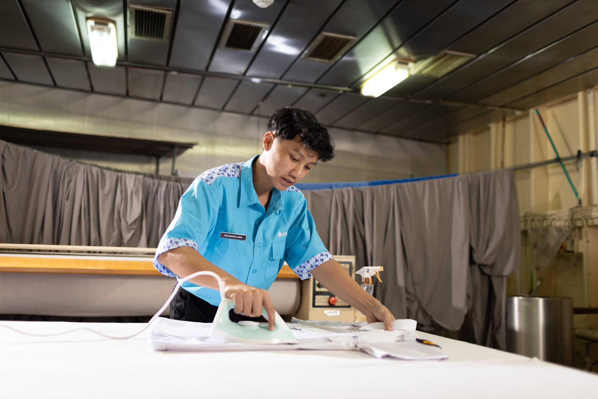 Pelayanan <i>Housekeeping</i> & Penatu di Atas Kapal